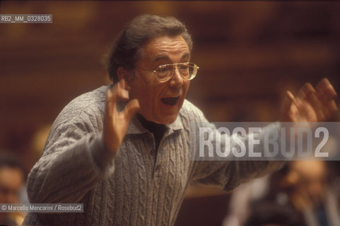 Rome, Pius XII Auditorium, 1999. German conductor and tenor Peter Schreier during a rehearsal / Roma, Auditorium Pio XII, 1999. Il direttore dorchestra Peter Schreier durante una prova - ©Marcello Mencarini/Rosebud2