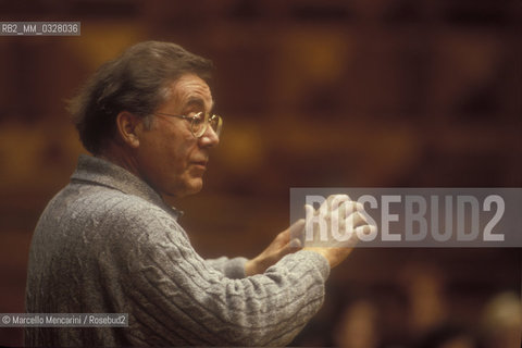 Rome, Pius XII Auditorium, 1999. German conductor and tenor Peter Schreier during a rehearsal / Roma, Auditorium Pio XII, 1999. Il direttore dorchestra Peter Schreier durante una prova - ©Marcello Mencarini/Rosebud2