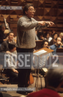 Rome, Pius XII Auditorium, 1999. German conductor and tenor Peter Schreier during a rehearsal / Roma, Auditorium Pio XII, 1999. Il direttore dorchestra Peter Schreier durante una prova - ©Marcello Mencarini/Rosebud2