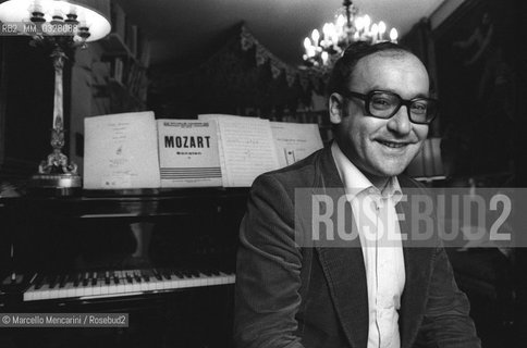 Milan, 1980. Italian composer Salvatore Sciarrino in his home / Milano, 1980. Il compositore Salvatore Sciarrino nella sua casa - ©Marcello Mencarini/Rosebud2