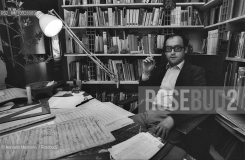 Milan, 1980. Italian composer Salvatore Sciarrino in his home / Milano, 1980. Il compositore Salvatore Sciarrino nella sua casa - ©Marcello Mencarini/Rosebud2