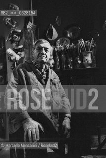 Rome, 1980. Painter Gregorio Sciltian in his studio / Roma, 1980. Il pittore Gregorio Sciltian nel suo studio - ©Marcello Mencarini/Rosebud2