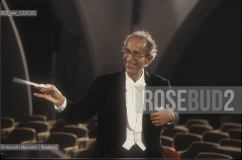 Italian conductor Claudio Scimone performing (1992) / Il direttore dorchestra Claudio Scimone durante un concerto (1992)- ©Marcello Mencarini/Rosebud2