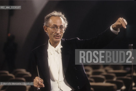 Italian conductor Claudio Scimone performing (1992) / Il direttore dorchestra Claudio Scimone durante un concerto (1992)- ©Marcello Mencarini/Rosebud2