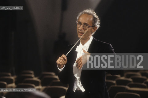 Italian conductor Claudio Scimone performing (1992) / Il direttore dorchestra Claudio Scimone durante un concerto (1992)- ©Marcello Mencarini/Rosebud2