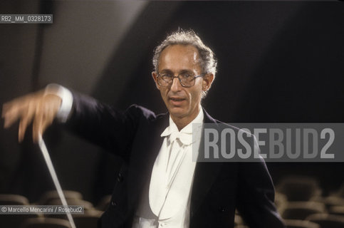 Italian conductor Claudio Scimone performing (1992) / Il direttore dorchestra Claudio Scimone durante un concerto (1992)- ©Marcello Mencarini/Rosebud2