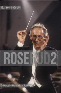 Italian conductor Claudio Scimone performing (1992) / Il direttore dorchestra Claudio Scimone durante un concerto (1992)- ©Marcello Mencarini/Rosebud2