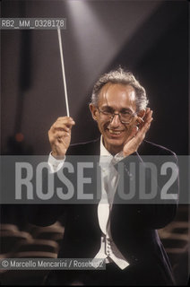 Italian conductor Claudio Scimone performing (1992) / Il direttore dorchestra Claudio Scimone durante un concerto (1992)- ©Marcello Mencarini/Rosebud2