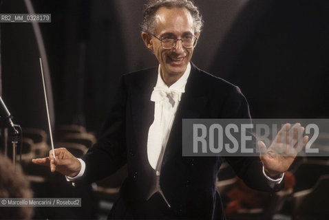 Italian conductor Claudio Scimone performing (1992) / Il direttore dorchestra Claudio Scimone durante un concerto (1992)- ©Marcello Mencarini/Rosebud2