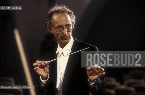 Italian conductor Claudio Scimone performing (1992) / Il direttore dorchestra Claudio Scimone durante un concerto (1992)- ©Marcello Mencarini/Rosebud2