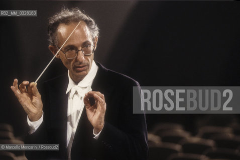 Italian conductor Claudio Scimone performing (1992) / Il direttore dorchestra Claudio Scimone durante un concerto (1992)- ©Marcello Mencarini/Rosebud2