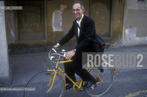 Padova, 1992. Italian conductor Claudio Scimone riding a bicycle / Padova, 1992. Il direttore dorchestra Claudio Scimone in bicicletta - ©Marcello Mencarini/Rosebud2