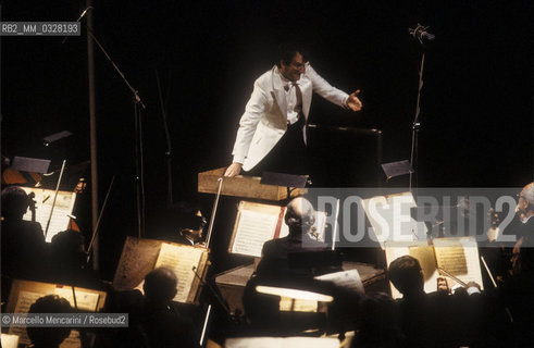 Russian conductor and pianist Maxim Shostakovich, second child of Dmitri Shostakovich, conducting (about 1985) / Il direttore dorchestra e pianista Maxim Shostakovich, secondo figlio di Doimitri Shostakovich, mentre dirige (1985 circa) - ©Marcello Mencarini/Rosebud2