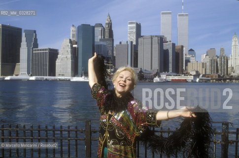 Italian soprano Renata Scotto in New York City (1989) / Il soprano Renata Scotto a New York (1989) - ©Marcello Mencarini/Rosebud2