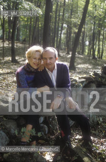 Westchester County, State of New York, 1989. Italian soprano Renata Scotto and her husband Lorenzo Anselmi in the garden of their house / Westchester County, Stato di New York, 1989. Il soprano Renata Scotto e suo marito Lorenzo Anselmi nel giardino della loro casa - ©Marcello Mencarini/Rosebud2