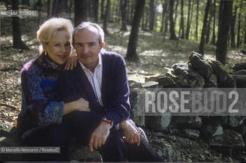 Westchester County, State of New York, 1989. Italian soprano Renata Scotto and her husband Lorenzo Anselmi in the garden of their house / Westchester County, Stato di New York, 1989. Il soprano Renata Scotto e suo marito Lorenzo Anselmi nel giardino della loro casa - ©Marcello Mencarini/Rosebud2