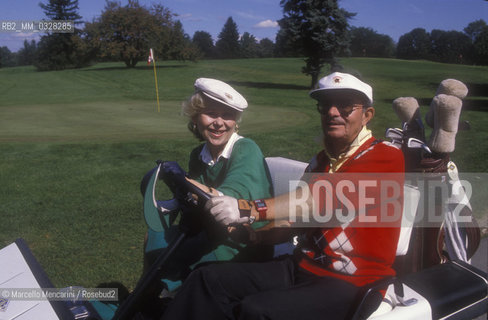 Westchester County, State of New York, 1989. Italian soprano Renata Scotto and her husband Lorenzo Anselmi playing golf / Westchester County, Stato di New York, 1989. Il soprano Renata Scotto e suo marito Lorenzo Anselmi mentre giocano a golf - ©Marcello Mencarini/Rosebud2