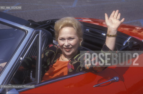 New York City, 1989. Italian soprano Renata Scotto driving a car / New York City, 1989. Il soprano Renata Scotto mentre guida unautomobile - ©Marcello Mencarini/Rosebud2