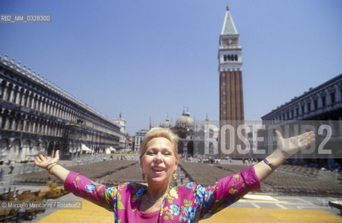 Venice, 1991. Italian soprano Renata Scotto in St. Marks Square / Venezia 1991. Il soprano Renata Scotto in piazza S. Marco - ©Marcello Mencarini/Rosebud2