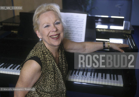 Albisola (Savona), Jul 1999. Soprano Renata Scotto at piano in her singing Academy / Albisola (Savona), luglio 1989. Il soprano Renata Scotto seduta al pianoforte nella sua scuola di canto - ©Marcello Mencarini/Rosebud2