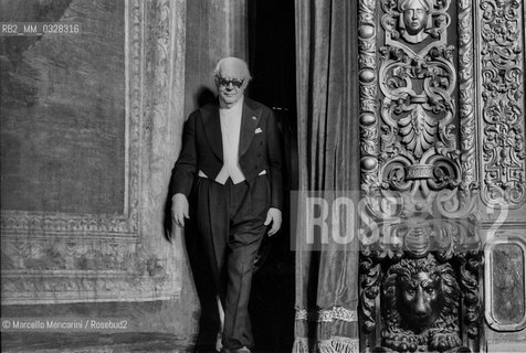 Venice, La Fenice Theater, 1980. Classical guitarist Andrés Segovia performing at his concert for receiving the A Life for Music award / Venezia, Teatro La Fenice, 1980. Il chitarrista classico Andrés Segovia durante il suo concerto in occasione del premio Una vita per la musica a lui attribuito - ©Marcello Mencarini/Rosebud2