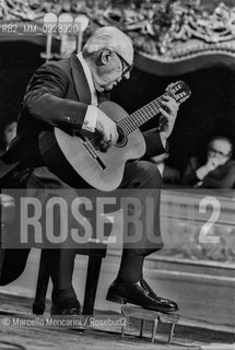 Venice, La Fenice Theater, 1980. Classical guitarist Andrés Segovia performing at his concert for receiving the A Life for Music award / Venezia, Teatro La Fenice, 1980. Il chitarrista classico Andrés Segovia durante il suo concerto in occasione del premio Una vita per la musica a lui attribuito - ©Marcello Mencarini/Rosebud2