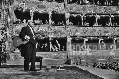 Venice, La Fenice Theater, 1980. Classical guitarist Andrés Segovia performing at his concert for receiving the A Life for Music award / Venezia, Teatro La Fenice, 1980. Il chitarrista classico Andrés Segovia durante il suo concerto in occasione del premio Una vita per la musica a lui attribuito - ©Marcello Mencarini/Rosebud2