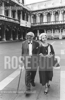 Venice, 1980. Classical guitarist Andrés Segovia - in Venice to receive the A Life for Music award - with his wife Emilia Corral Sancho at St. Marks Square  / Venezia, 1980. Il chitarrista classico Andrés Segovia - a Venezia per ricevere il premio Una vita per la musica - con la moglie Emilia Corral Sancho in piazza San Marco - ©Marcello Mencarini/Rosebud2