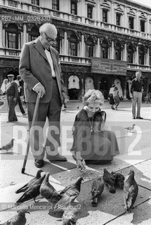 Venice, 1980. Classical guitarist Andrés Segovia - in Venice to receive the A Life for Music award - with his wife Emilia Corral Sancho at St. Marks Square  / Venezia, 1980. Il chitarrista classico Andrés Segovia - a Venezia per ricevere il premio Una vita per la musica - con la moglie Emilia Corral Sancho in piazza San Marco - ©Marcello Mencarini/Rosebud2