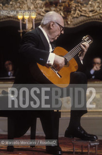 Venice, La Fenice Theater, 1980. Classical guitarist Andés Segovia performing at his concert for receiving the A Life for Music award / Venezia, Teatro La Fenice, 1980. Il chitarrista classico Andrés Segovia durante il suo concerto in occasione del premio Una vita per la musica a lui attribuito - ©Marcello Mencarini/Rosebud2