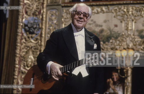 Venice, La Fenice Theater, 1980. Classical guitarist Andrés Segovia performing at his concert for receiving the A Life for Music award / Venezia, Teatro La Fenice, 1980. Il chitarrista classico Andrés Segovia durante il suo concerto in occasione del premio Una vita per la musica a lui attribuito - ©Marcello Mencarini/Rosebud2