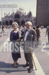 Venice, 1980. Classical guitarist Andrés Segovia - in Venice to receive the A Life for Music award - with his wife Emilia Corral Sancho at St. Marks Square  / Venezia, 1980. Il chitarrista classico Andrés Segovia - a Venezia per ricevere il premio Una vita per la musica - con la moglie Emilia Corral Sancho in piazza San Marco - ©Marcello Mencarini/Rosebud2