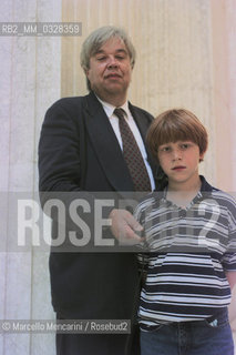 Venice Art Biennale 1997. Self-portrait by Gehrard Merz with his son / Biennale Arte di Venezia 1997. Autoritratto di Gehrard Merz con suo figlio - ©Marcello Mencarini/Rosebud2