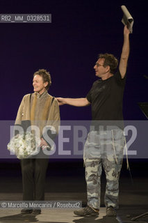 Milan, Teatro degli Arcimboldi, September 2008. American avant-garde composer, saxophonist and multi-instrumentalist John Zorn and musician Laurie Anderson / Milano, Teatro degli Arcimboldi, settembre 2008. Il compositore, sassofonista e polistrumentista John Zorn e la musicista Laurie Anderson - ©Marcello Mencarini/Rosebud2