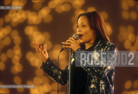 Vatican City, December 1998. British R&B singer Shola Ama during the rehearsal of the Vaticans Christmas Concert 1998/ Città del Vaticano, dicembre 1998. La cantante Shola Ama durante le prove del Concerto di Natale in Vaticano 1998 - ©Marcello Mencarini/Rosebud2