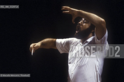 Italian conductor Giuseppe Sinopoli during a rehearsal (1983) / Il direttore dorchestra Giuseppe Sinopoli durante una prova (1983) - ©Marcello Mencarini/Rosebud2