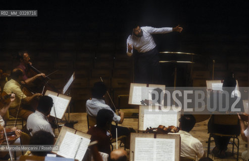 Italian conductor Giuseppe Sinopoli during a rehearsal (1983) / Il direttore dorchestra Giuseppe Sinopoli durante una prova (1983) - ©Marcello Mencarini/Rosebud2