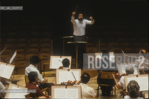 Italian conductor Giuseppe Sinopoli during a rehearsal (1983) / Il direttore dorchestra Giuseppe Sinopoli durante una prova (1983) - ©Marcello Mencarini/Rosebud2