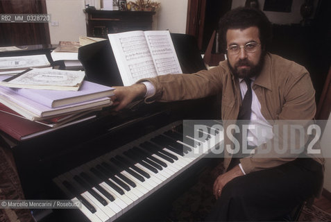 Rome, 1983. Italian conductor Giuseppe Sinopoli in his house / Roma, 1983. Il direttore dorchestra Giuseppe Sinopoli nella sua casa - ©Marcello Mencarini/Rosebud2