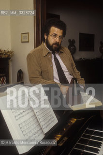 Rome, 1983. Italian conductor Giuseppe Sinopoli in his house / Roma, 1983. Il direttore dorchestra Giuseppe Sinopoli nella sua casa - ©Marcello Mencarini/Rosebud2