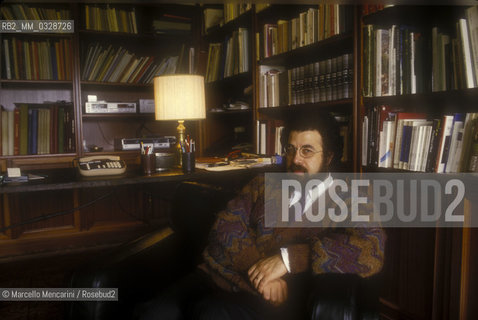 Rome, 1987. Italian conductor Giuseppe Sinopoli in his house / Roma, 1987. Il direttore dorchestra Giuseppe Sinopoli nella sua casa - ©Marcello Mencarini/Rosebud2