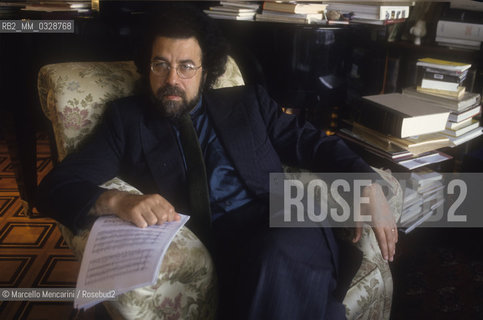 Rome, 1996. Italian conductor Giuseppe Sinopoli in his house / Roma, 1996. Il direttore dorchestra Giuseppe Sinopoli nella sua casa - ©Marcello Mencarini/Rosebud2