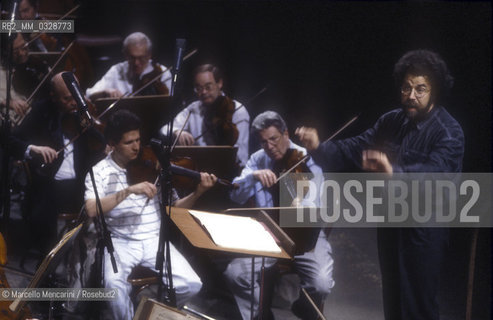 Italian conductor Giuseppe Sinopoli conducting Staatskapelle of Dresden, 1995 / Il direttore dorchestra Giuseppe Sinopoli mentre dirige la Staatskapelle di Dresda, 1995 - ©Marcello Mencarini/Rosebud2