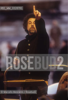 Rome, December 31, 1999. Italian conductor Giuseppe Sinopoli performing in front of the Quirinale Palace  / Roma, 31 dicembre 1999. Giuseppe Sinopoli dirige un concerto davanti al Quirinale - ©Marcello Mencarini/Rosebud2