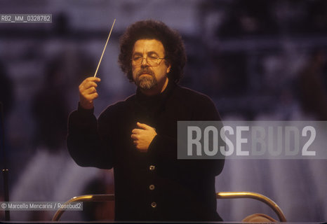 Rome, December 31, 1999. Italian conductor Giuseppe Sinopoli performing in front of the Quirinale Palace  / Roma, 31 dicembre 1999. Giuseppe Sinopoli dirige un concerto davanti al Quirinale - ©Marcello Mencarini/Rosebud2