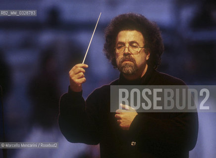 Rome, December 31, 1999. Italian conductor Giuseppe Sinopoli performing in front of the Quirinale Palace  / Roma, 31 dicembre 1999. Giuseppe Sinopoli dirige un concerto davanti al Quirinale - ©Marcello Mencarini/Rosebud2