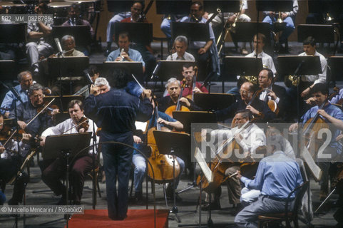 Giuseppe Sinopoli conducting Dresden Staatskapelle Orchestra / Giuseppe Sinopoli dirige lOrchestra Staatskapelle di Dresda - ©Marcello Mencarini/Rosebud2