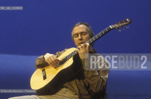 John Williams, guitarist of the group Sky (about 1985) / John Williams, chitarrista del gruppo Sky (1985 circa) - ©Marcello Mencarini/Rosebud2