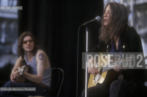 Venice 1999. Guitarist Oliver Ray and singer-songwriter Patti Smith in concert / Venezia 1999. Il chitarrista Oliver Ray e la cantautrice Patti Smith in concerto - ©Marcello Mencarini/Rosebud2