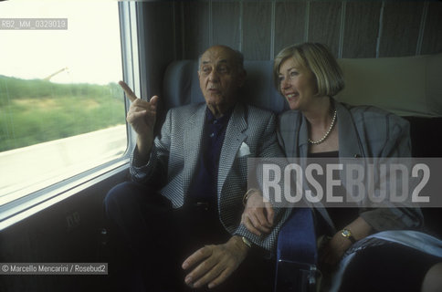 Hungarian-British conductor Geor Solti and his wife Valery Pits on the train, 1991 / Il direttore dorchestra Georg Solti e sua moglie Valery Pits in treno, 1991 - ©Marcello Mencarini/Rosebud2